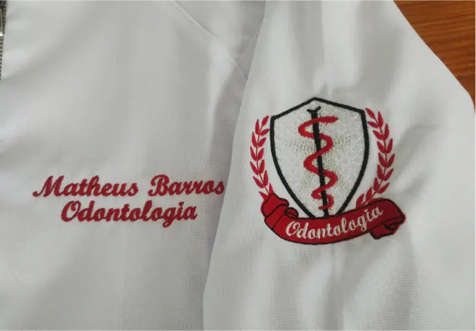 Bordado de Nome, Profissão e Brasão Profissional em Jaleco
