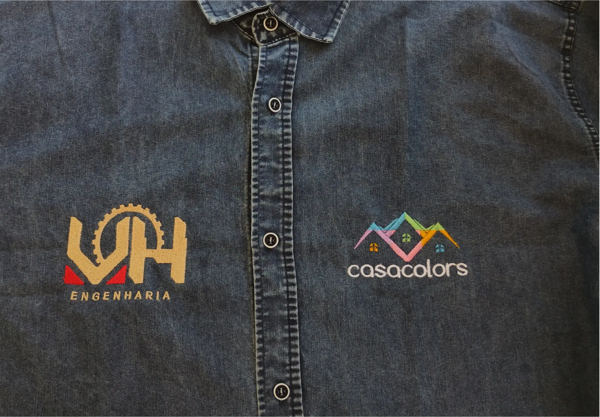 Logotipo Bordado em Camisa de Empresa