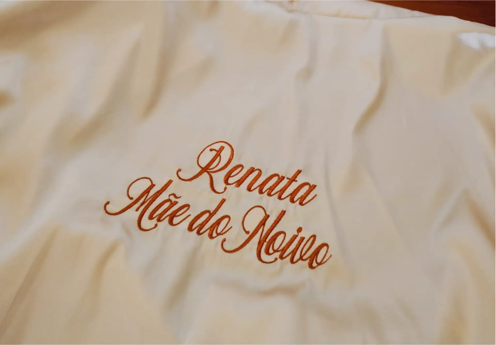 Bordado Personalizado de Robes de Seda, Cetim e Tecidos Finos