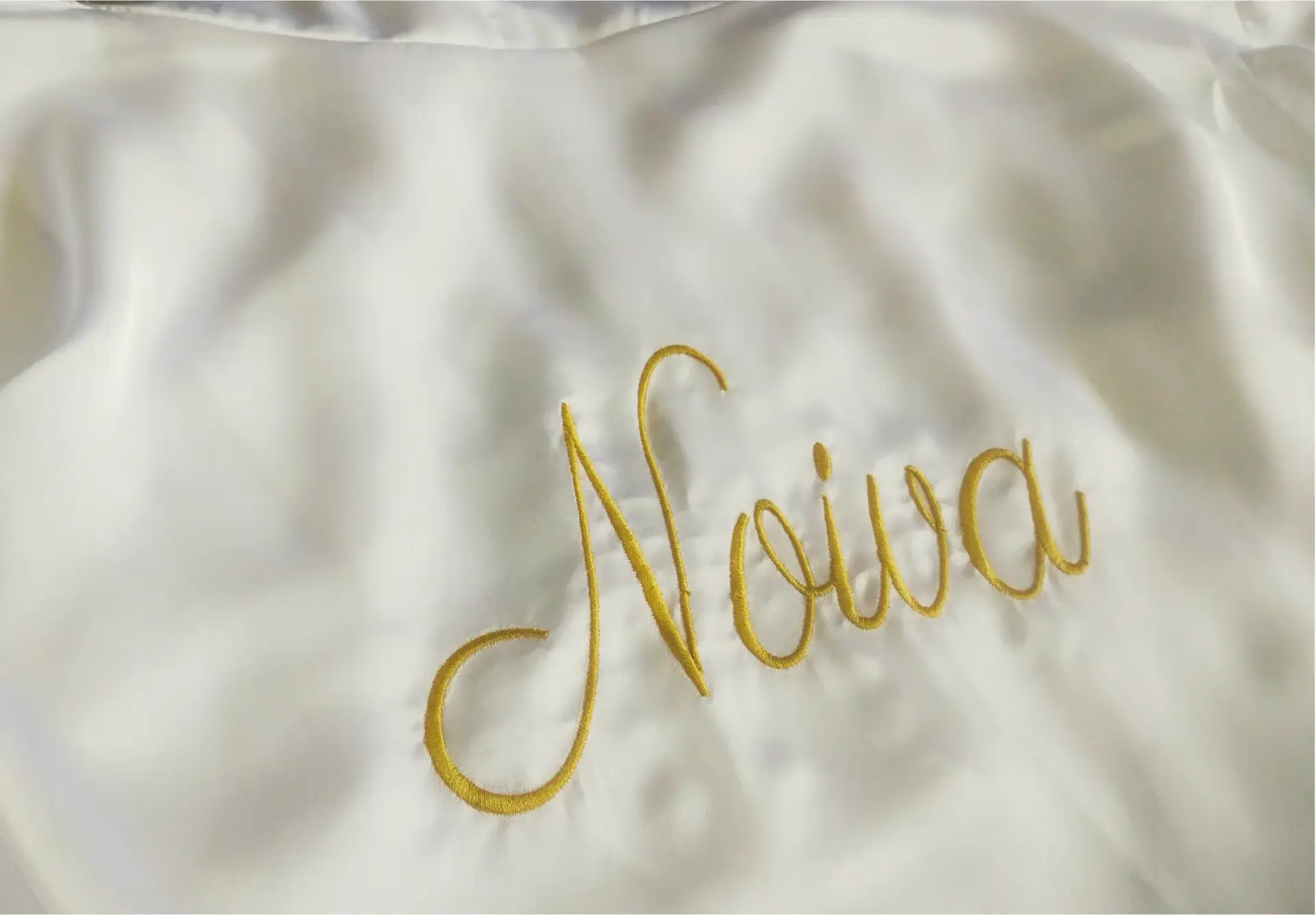 Bordado Personalizado de Robes de Seda, Cetim e Tecidos Finos