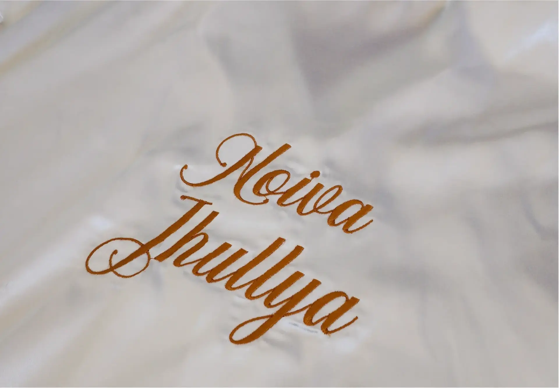 Bordado Personalizado de Robes de Seda, Cetim e Tecidos Finos