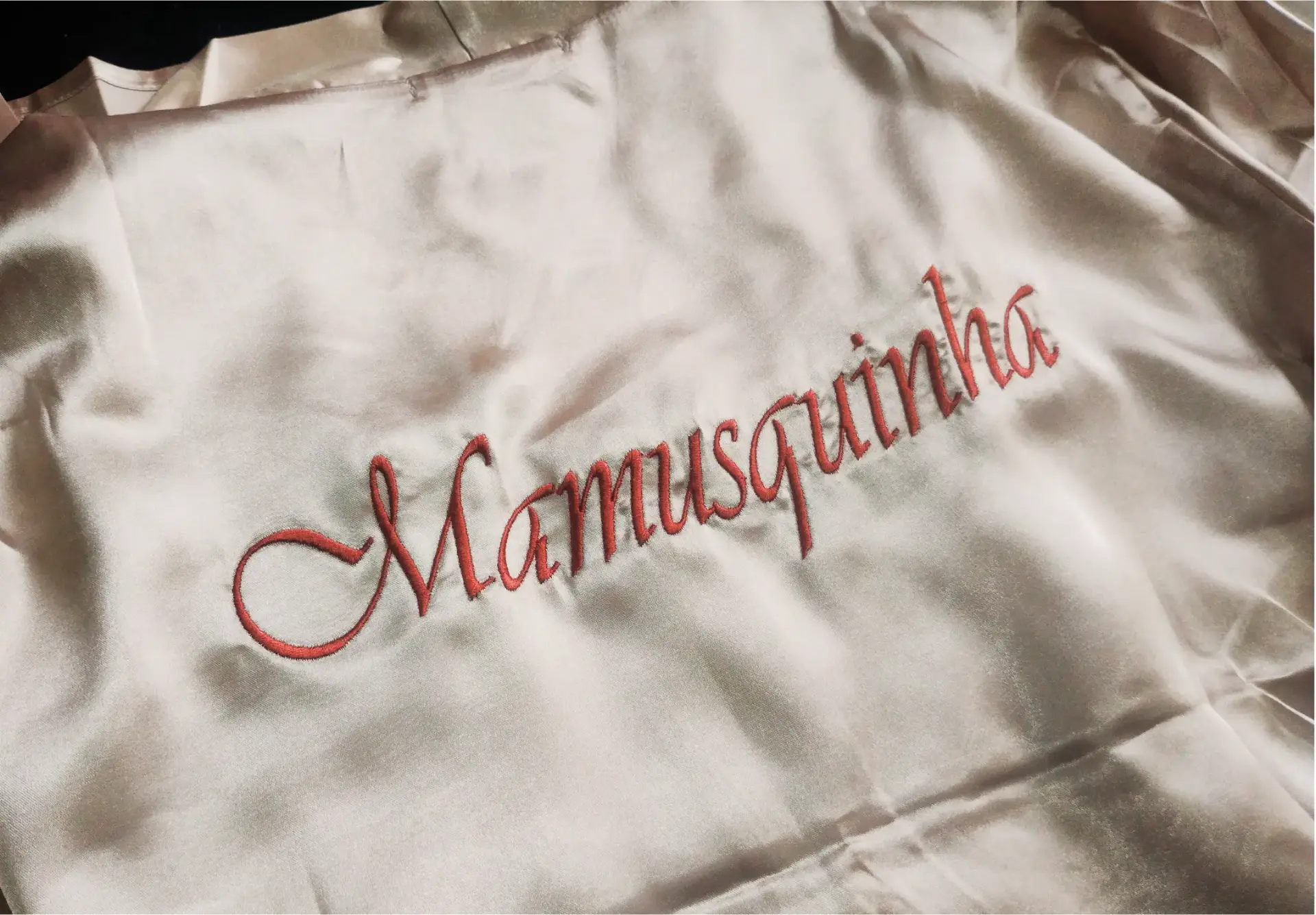 Bordado Personalizado de Robes de Seda, Cetim e Tecidos Finos